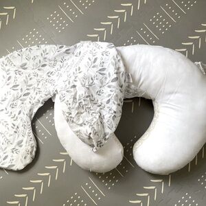 Like new Boppy and case